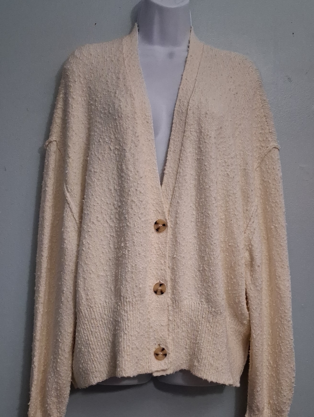 Free People Size M Women's Cream Nubby Textured Slouchy Button Crop Cardigan - Picture 3 of 17